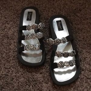 Cute zebra sandals 👡